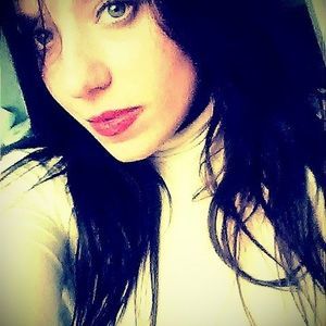 Meet your Posher, Briana